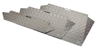 Deze aluminium drempelhulp heeft een handvat en is daardoor heel makkelijk te verleggen. De afgeronde zijden maken deze aluminium plaat ideaal om te gebruiken als drempelhulp (voor drempels tot 15 cm).
