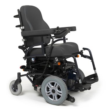 De Navix is een compacte elektrische rolstoel met grote voorwielen, zodat u makkelijker drempels kan oprijden.