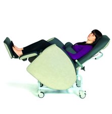 De Kirton zetel kan tot 55° gekanteld worden. Zo kunt u drukpunten over het lichaam verdelen.