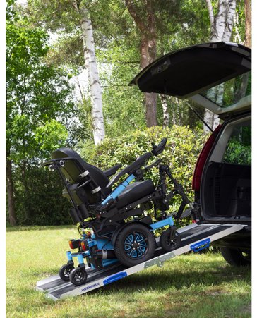 Deze oprijgoten zijn uitermate geschikt om eender welk mobiliteitshulpmiddel in of uit de wagen te rijden.